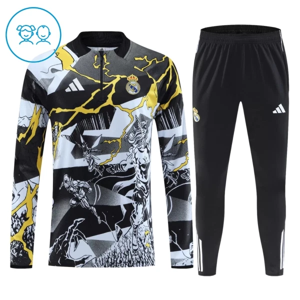 Dječji Real Madrid Marvel Trening sweatshirt i hlače komplet Četvrtina Zip 2026/27 Crna Dječji Real Madrid Marvel Trening sweatshirt i hlače komplet Četvrtina Zip 2026/27 Crna