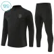Dječji Arsenal Trening sweatshirt i hlače komplet Četvrtina Zip 2026/27 Crna Dječji Arsenal Trening sweatshirt i hlače komplet Četvrtina Zip 2026/27 Crna