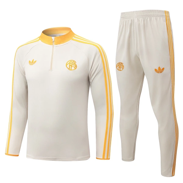 FC Bayern München Trening sweatshirt i hlače komplet Četvrtina Zip 2026/27 Bijela FC Bayern München Trening sweatshirt i hlače komplet Četvrtina Zip 2026/27 Bijela