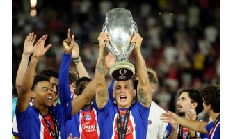 Deset godina kasnije, Lucas Digne se vratio u Paris Saint-Germain